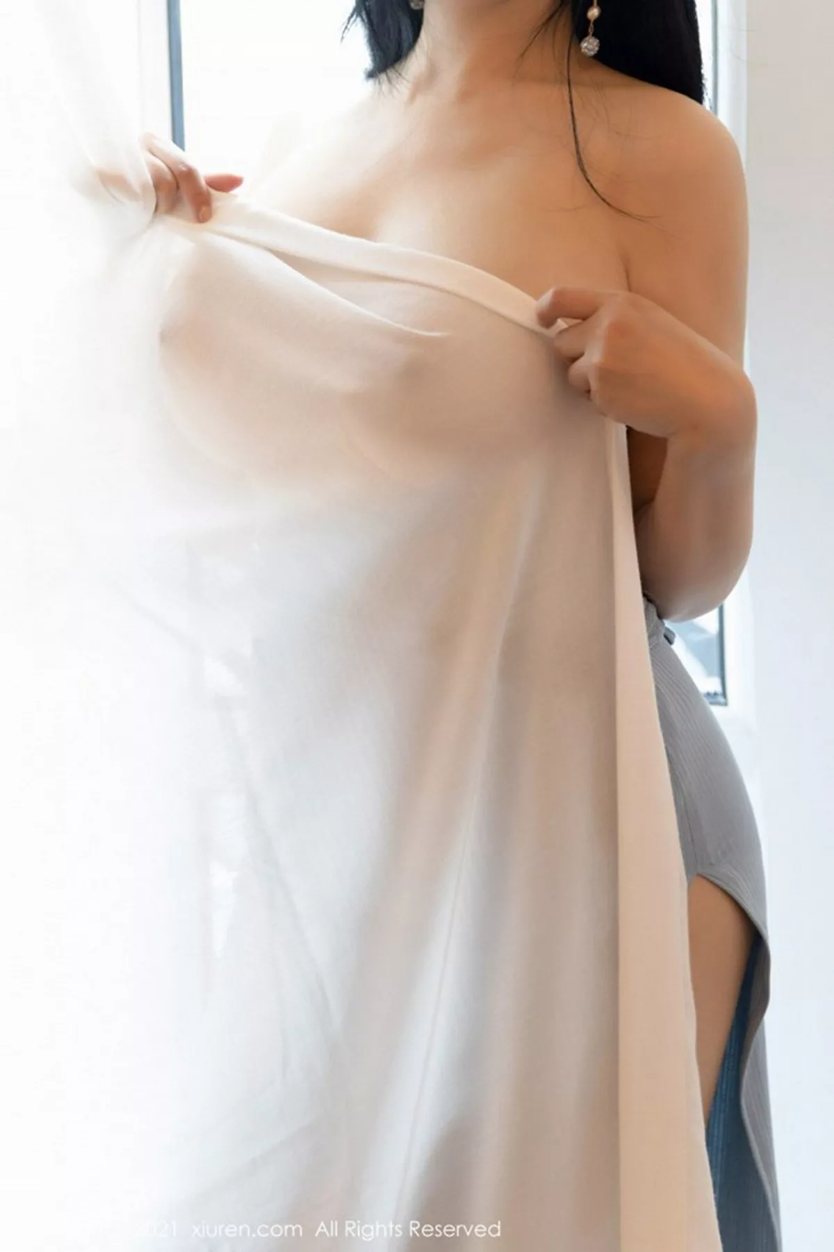 秀人集.com_[XiuRen秀人网]No.3122_嫩模允爾厦门旅拍蓝色轻透长裙露豪乳朦胧丝袜秀美腿诱惑写真49P