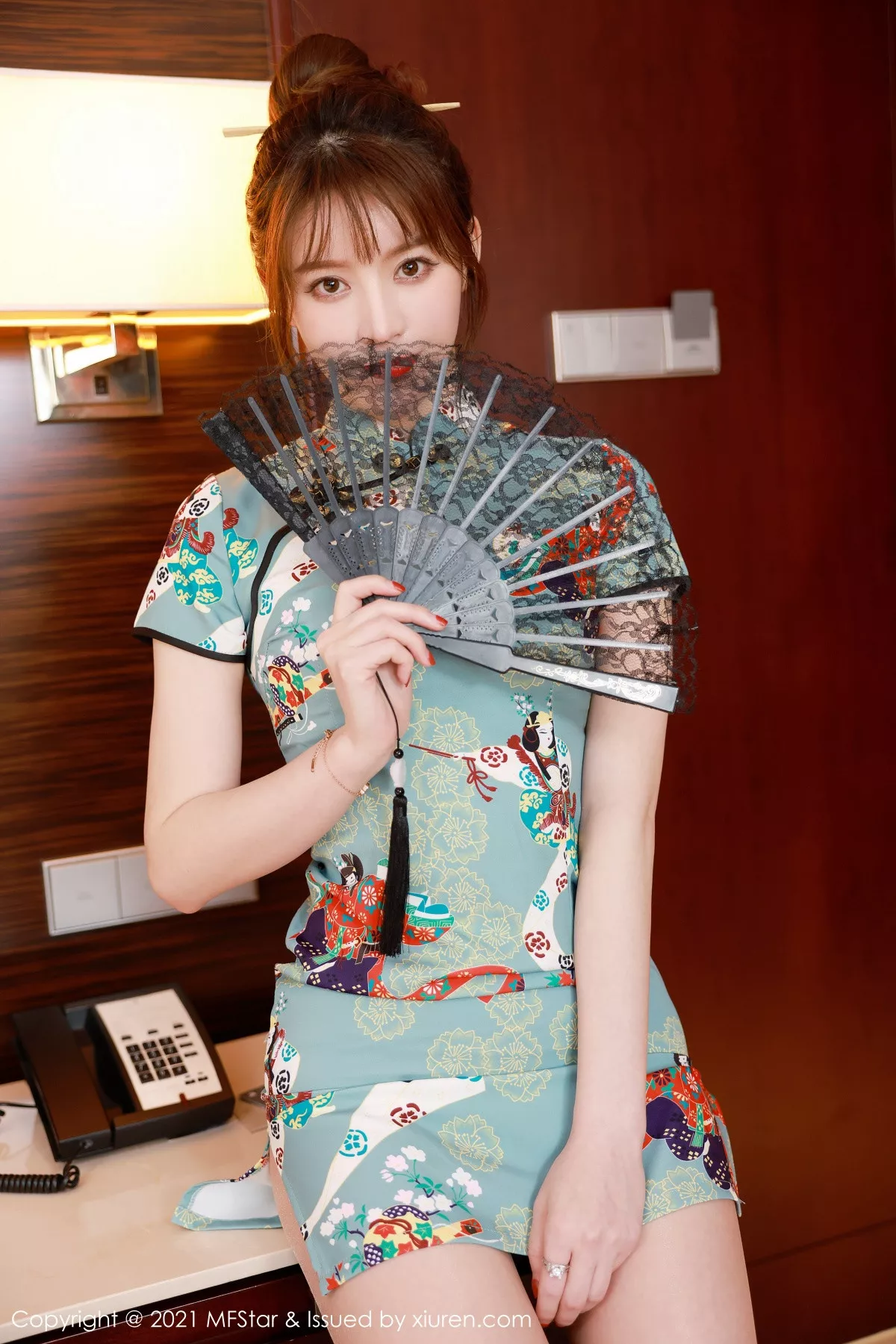 秀人集.com_[MFStar模范学院]Vol.471_嫩模yoo优优三亚旅拍私房古韵旗袍配肉丝裤袜极致魅惑写真64P