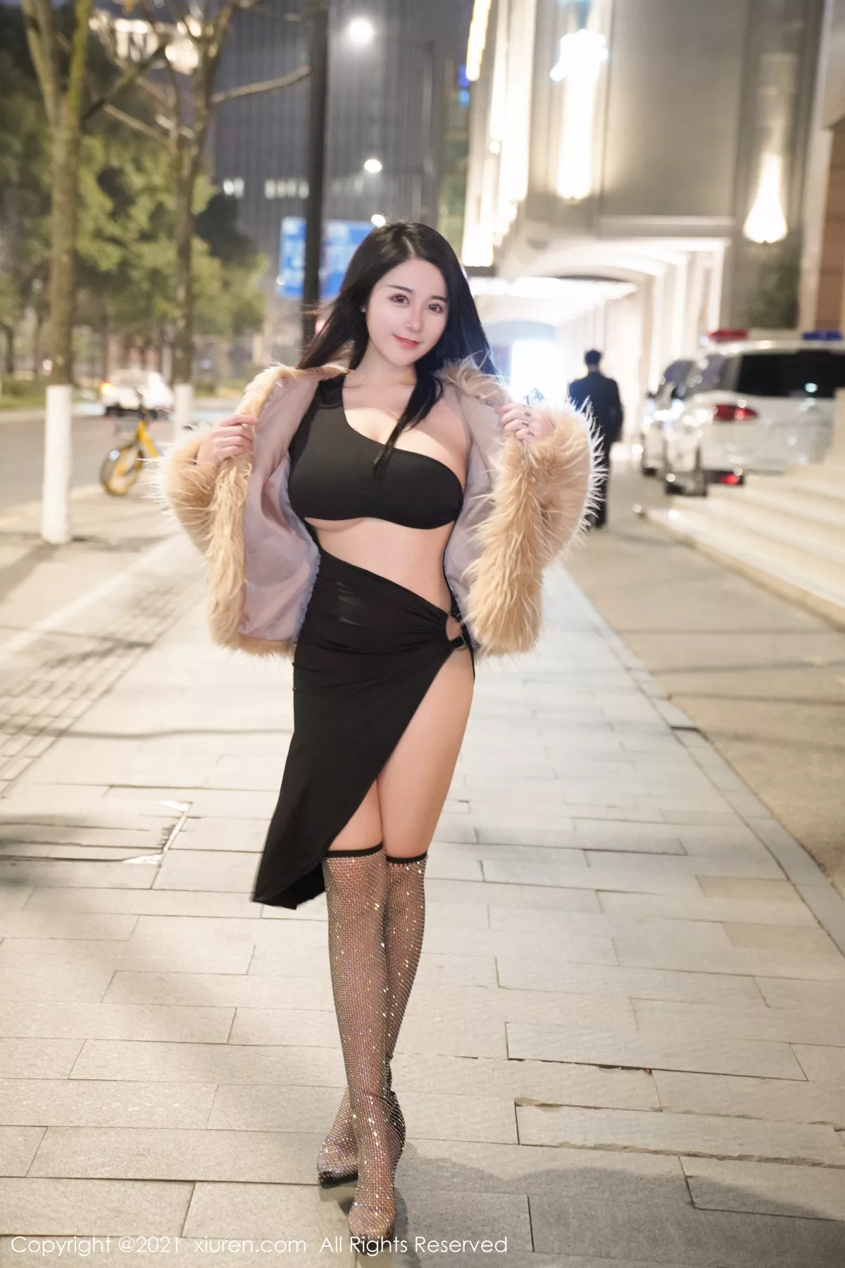 秀人集.com_[XiuRen秀人网]No.3222_嫩模美七Mia户外轻薄皮草服饰露性感黑色内衣秀丰满身材诱惑写真53P