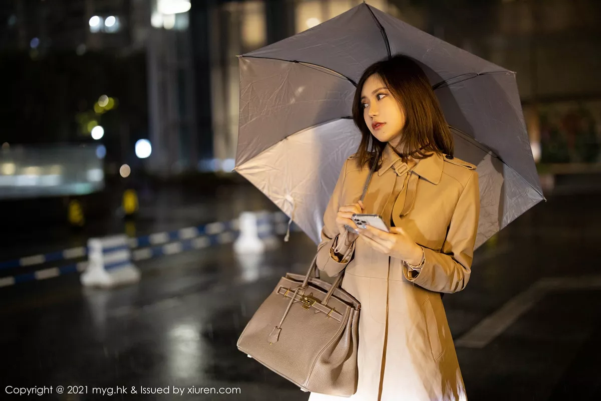 秀人集.com_[MyGirl美媛馆]Vol.500_女神绮里嘉Carina雨夜打车主题黑色内衣配黑丝吊袜诱惑写真68P