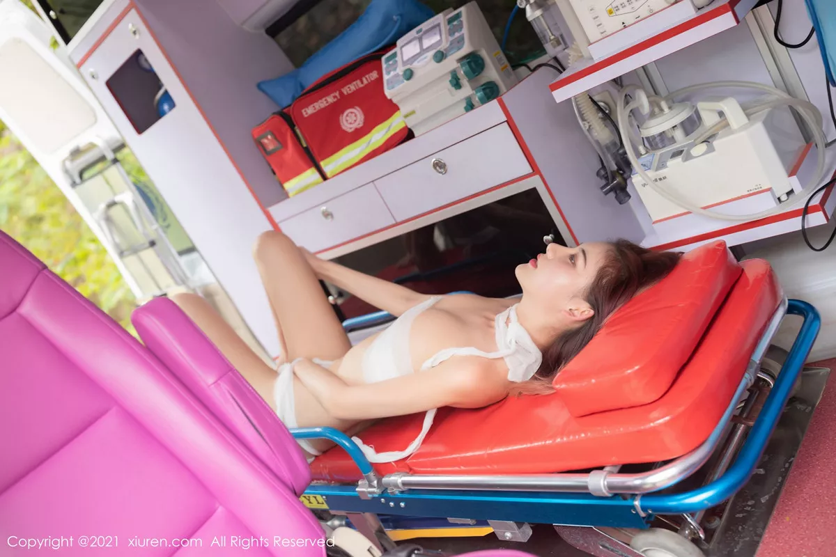 秀人集.com_[XiuRen秀人网]No.3235_女神就是阿朱啊三亚旅拍救护车主题轻薄白纱秀火辣身材诱惑写真50P