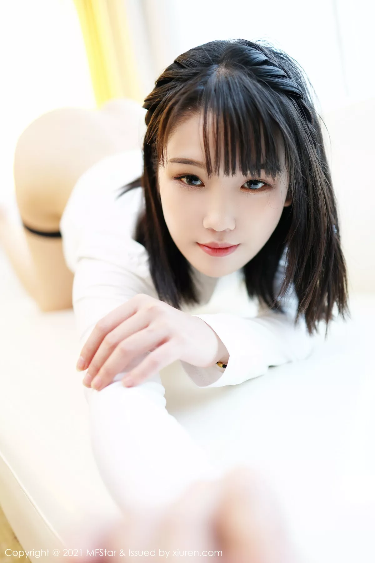 秀人集.com_[MFStar模范学院]Vol.473_新人模特果果吖私房性感白色服饰半脱黑色内裤诱惑写真40P