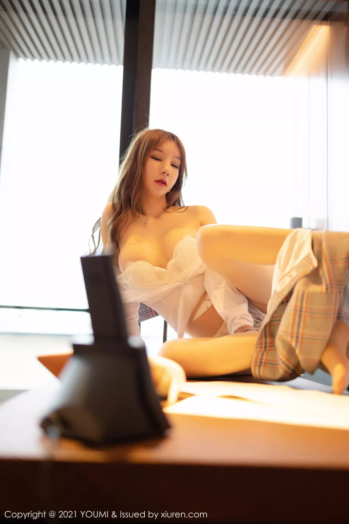 秀人集.com_[YouMi尤蜜荟]Vol.620_女神周于希Sandy厦门旅拍白衬衫配格子短裙肉丝裤袜诱惑写真60P