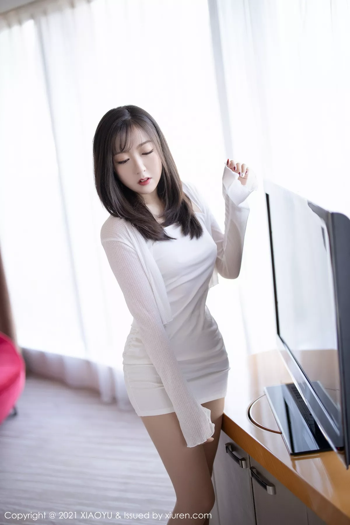 秀人集.com_[XiaoYu画语界]Vol.496_嫩模蜜桃酱o白色绸缎吊裙配无内肉丝裤袜秀翘臀屁沟诱惑写真77P