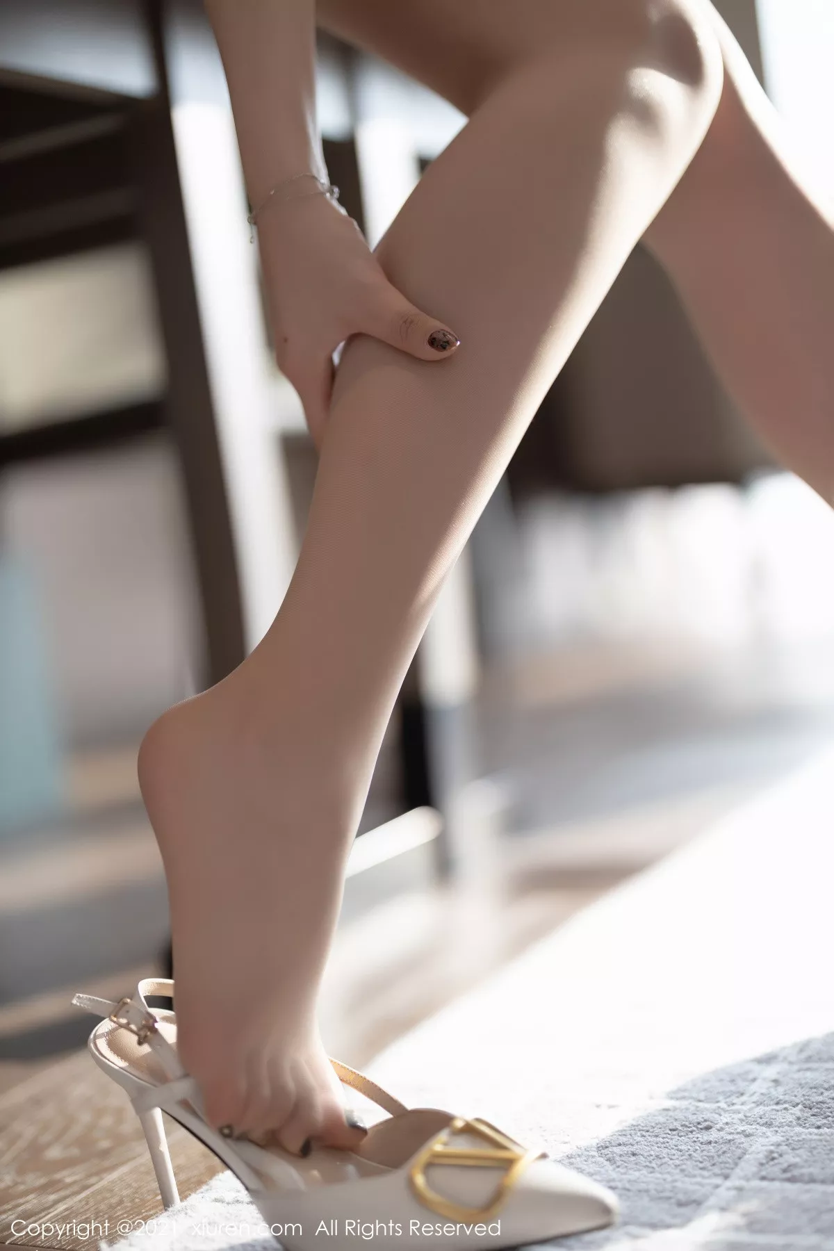 秀人集.com_[XiuRen秀人网]No.3245_女神芝芝Booty私房粉色紧身衣配肉丝裤袜秀完美身材诱惑写真77P