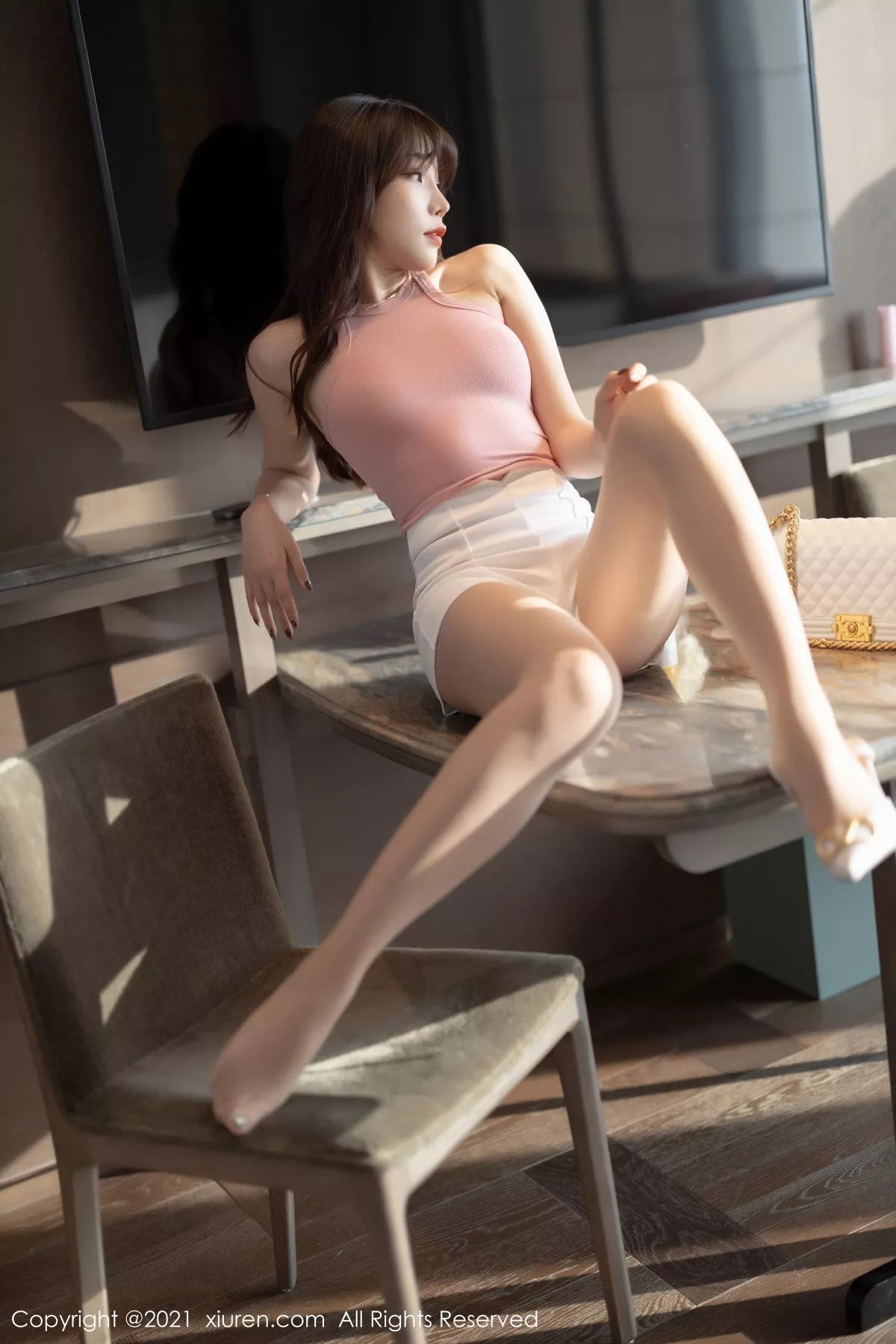 秀人集.com_[XiuRen秀人网]No.3245_女神芝芝Booty私房粉色紧身衣配肉丝裤袜秀完美身材诱惑写真77P