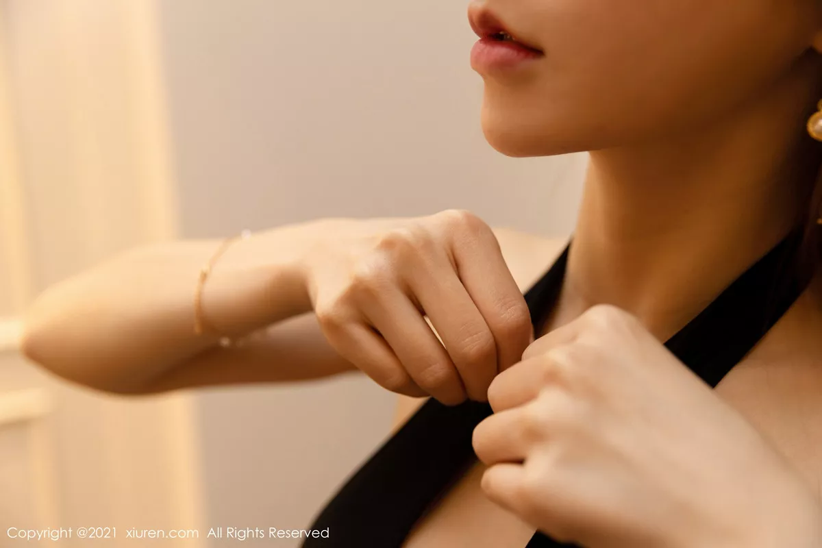 秀人集.com_[XiuRen秀人网]No.3244_女神周于希Sandy厦门旅拍私房真空露豪乳飘带遮点极致诱惑写真54P