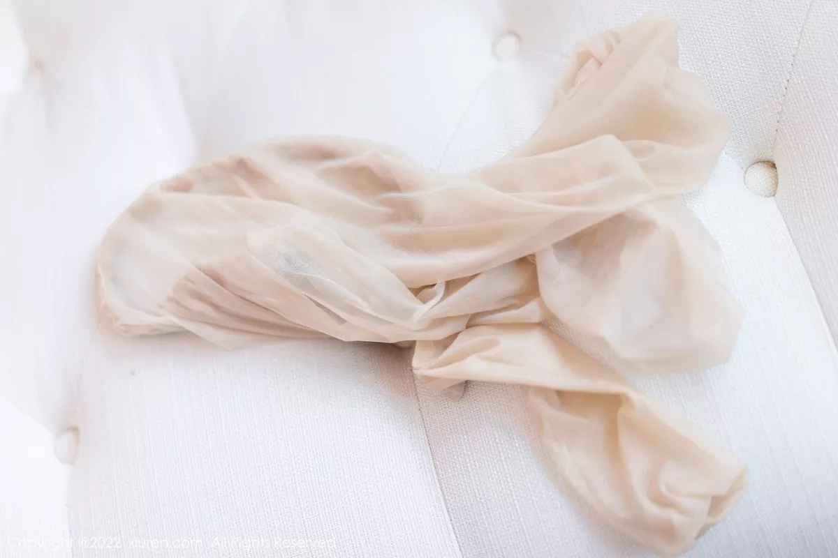 秀人集.com_[XiuRen秀人网]No.5157_模特允爾大理旅拍私房白色轻透收身衣配超薄肉丝丰满诱惑写真75P