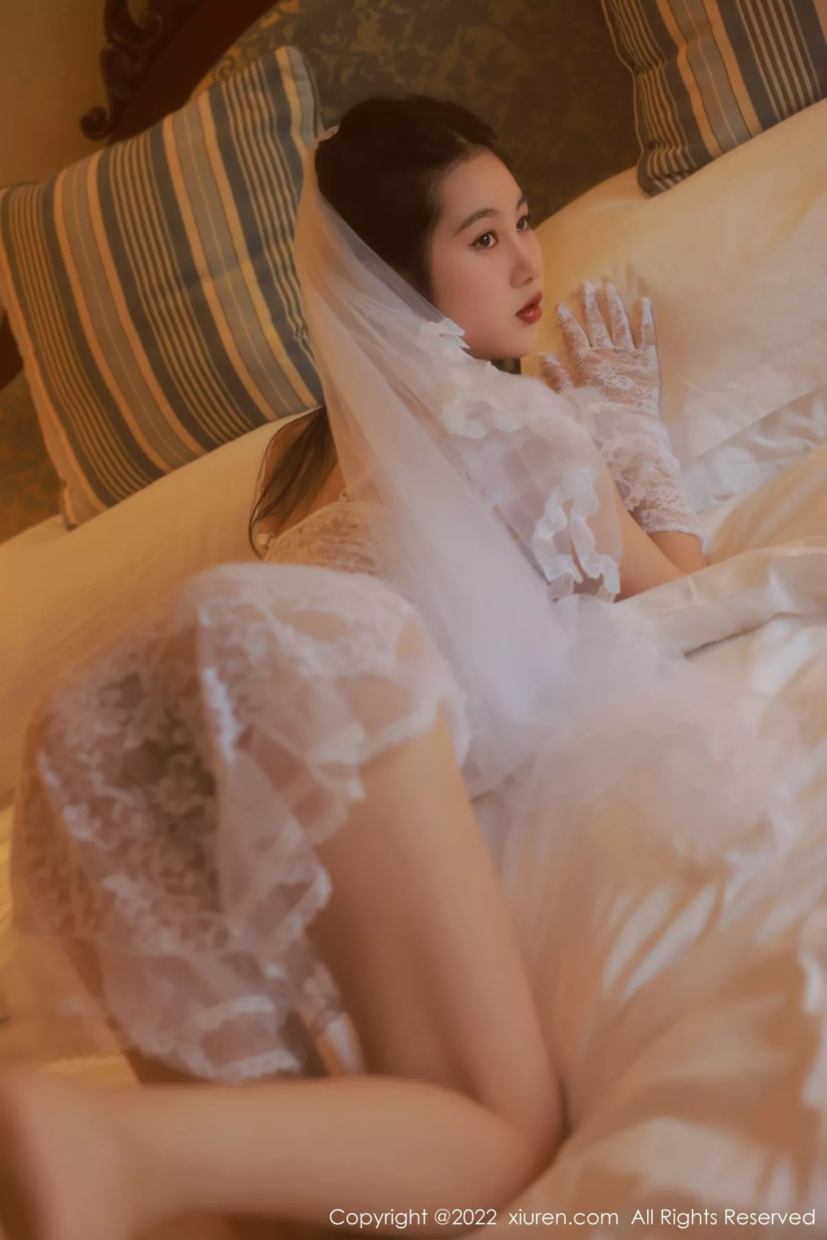 秀人集.com_[XiuRen秀人网]No.5208_模特谢晚晚澳门旅拍私房性感白色轻透婚纱秀完美身材诱惑写真62P