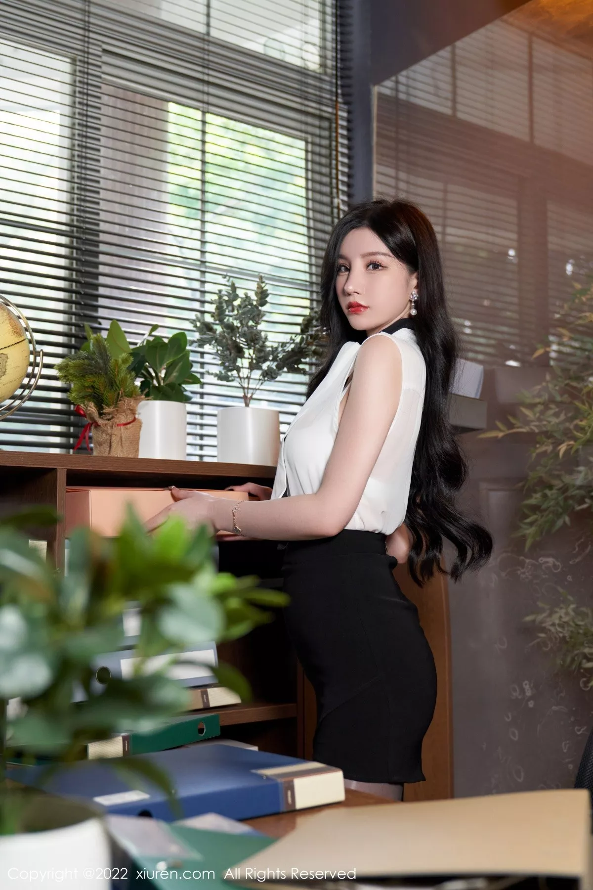 秀人集.com_[XiuRen秀人网]No.5217_女神周于希Sally心愿旅拍私房超薄闪亮黑丝秀翘臀美腿诱惑写真76P