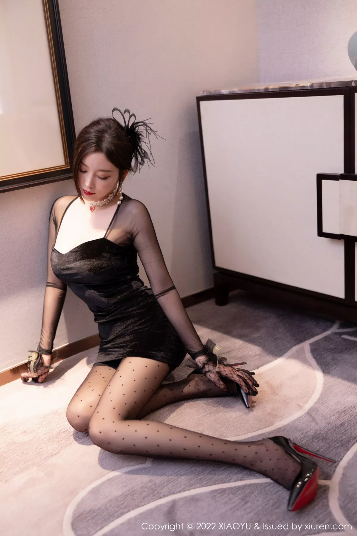 秀人集.com_[XiaoYu画语界]Vol.811_女神杨晨晨Yome私房脱黑色吊裙露蕾丝内衣配黑丝吊袜诱惑写真91P