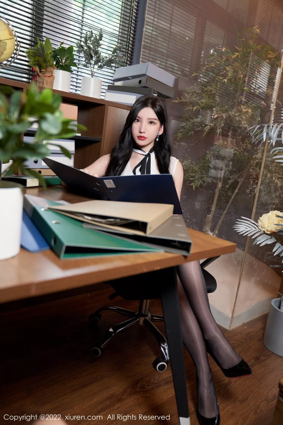 秀人集.com_[XiuRen秀人网]No.5217_女神周于希Sally心愿旅拍私房超薄闪亮黑丝秀翘臀美腿诱惑写真76P