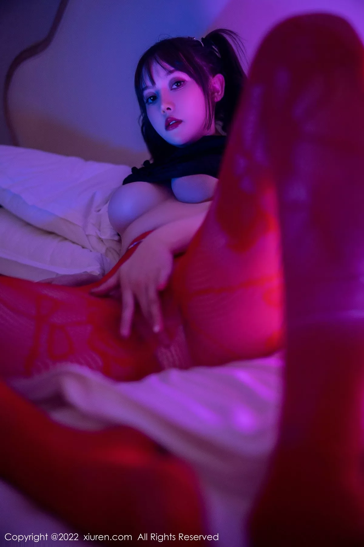 秀人集.com_[XiuRen秀人网]No.5225_模特豆瓣酱黑色短旗袍半脱露红色网格丝袜秀丰满身材诱惑写真74P