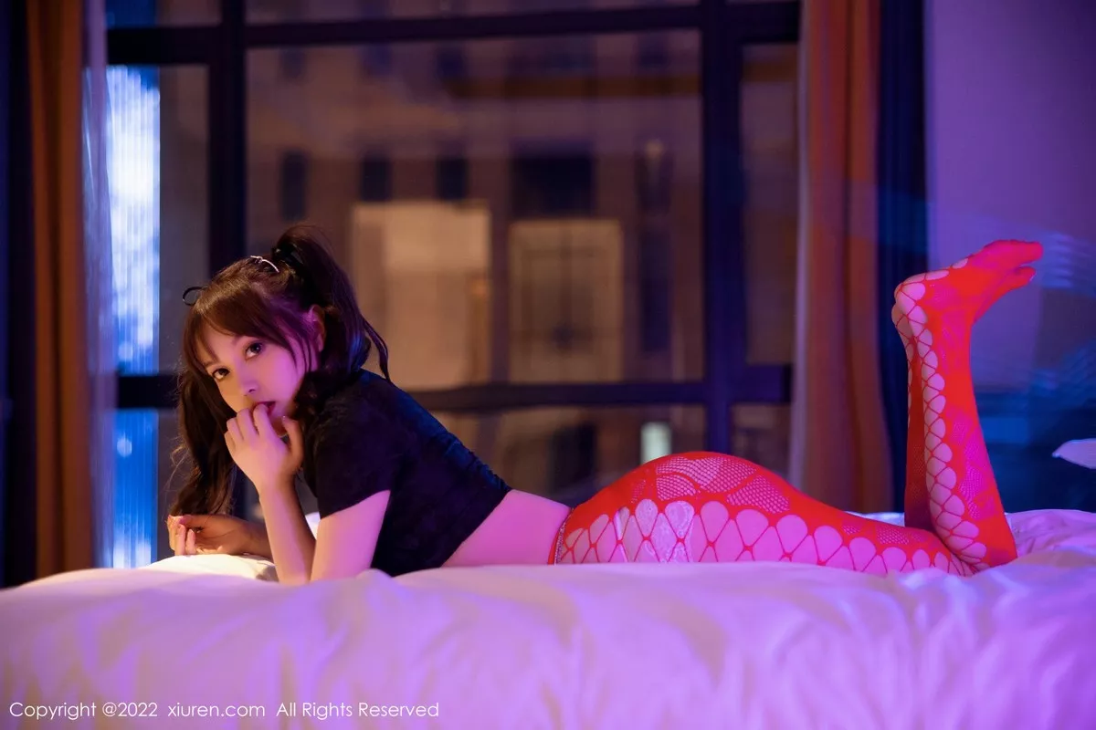 秀人集.com_[XiuRen秀人网]No.5225_模特豆瓣酱黑色短旗袍半脱露红色网格丝袜秀丰满身材诱惑写真74P