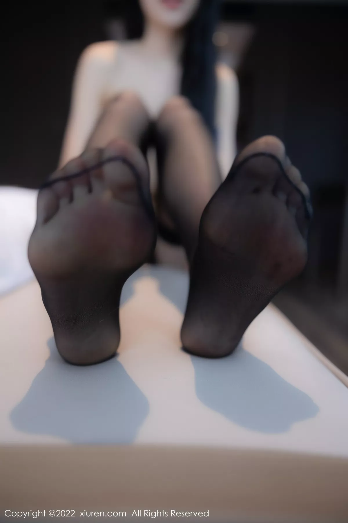 秀人集.com_[XiuRen秀人网]No.5228_模特77qiqi私房性感黑色吊带连衣裙配黑丝袜秀翘臀美腿诱惑写真67P