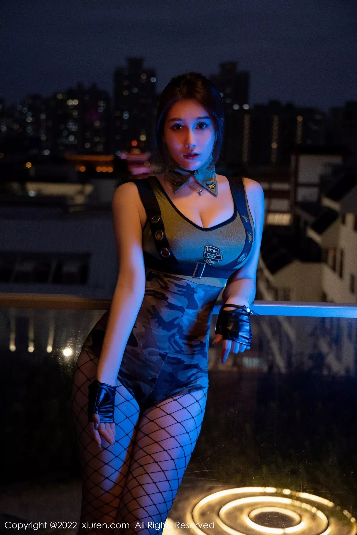 秀人集.com_[XiuRen秀人网]No.5234_模特宥利性感短款连体迷彩服饰配黑丝网袜秀完美身材诱惑写真53P