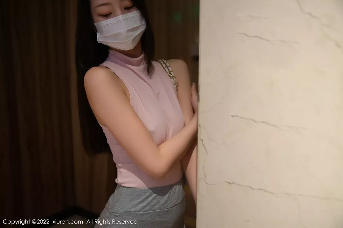 秀人集.com_[XiuRen秀人网]No.5242_模特熊小诺性感粉色收身衣配牛仔短裤半脱秀浑圆翘臀诱惑写真73P