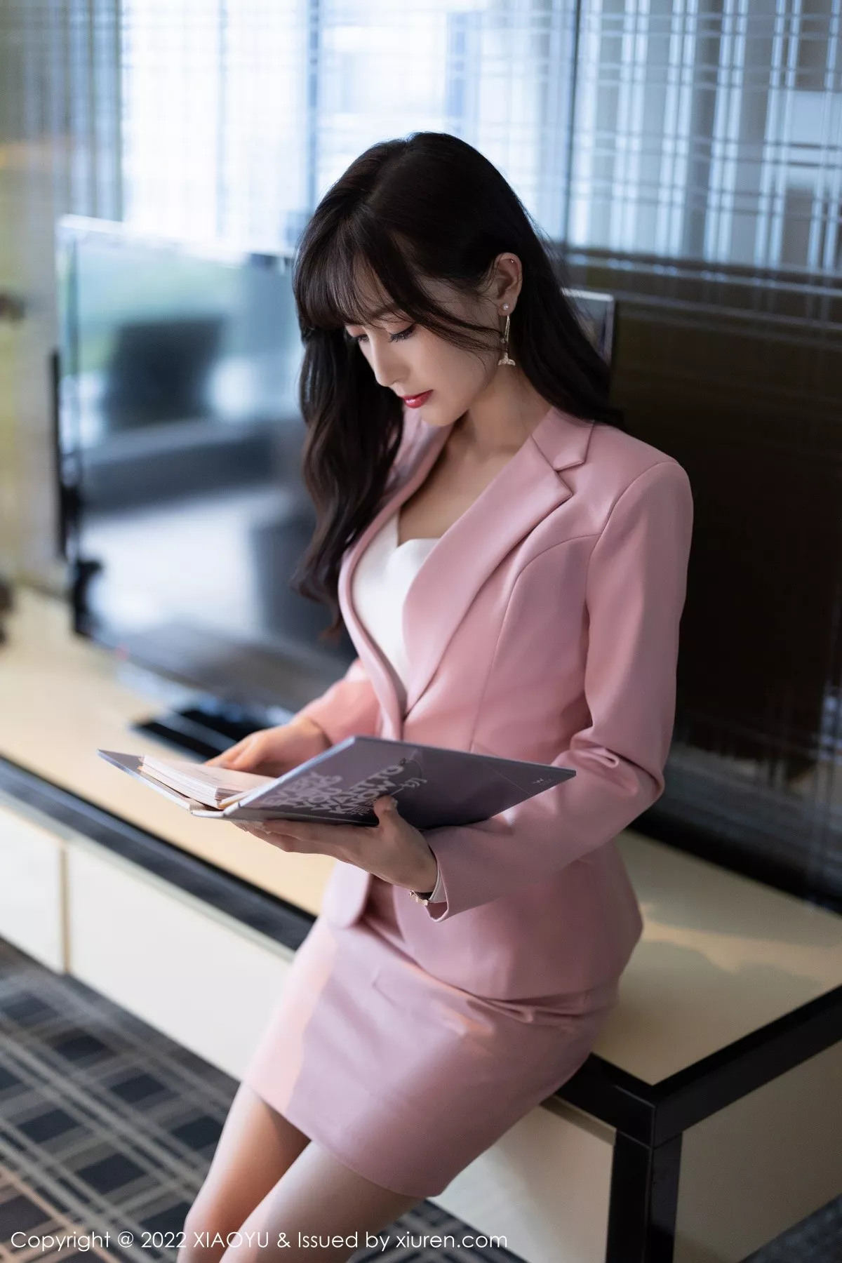 秀人集.com_[XiaoYu画语界]Vol.815_模特林星阑脱粉色职业装露性感白色蕾丝内衣配超薄肉丝诱惑写真86P