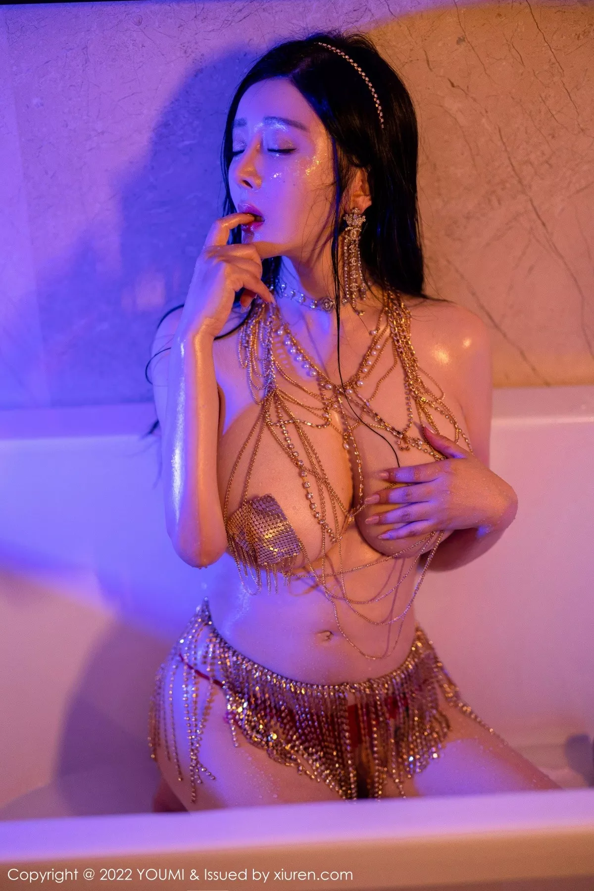 秀人集.com_[YouMi尤蜜荟]Vol.814_模特允爾云南心愿旅拍私房性感闪亮吊坠服秀豪乳翘臀诱惑写真70P