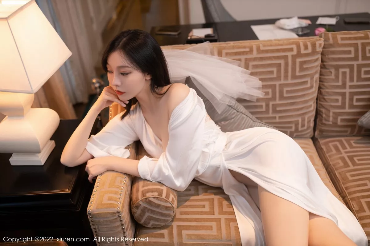 秀人集.com_[XiuRen秀人网]No.5263_模特安然anran广州-云南旅拍丝质睡衣配无内肉丝惹火诱惑写真75P