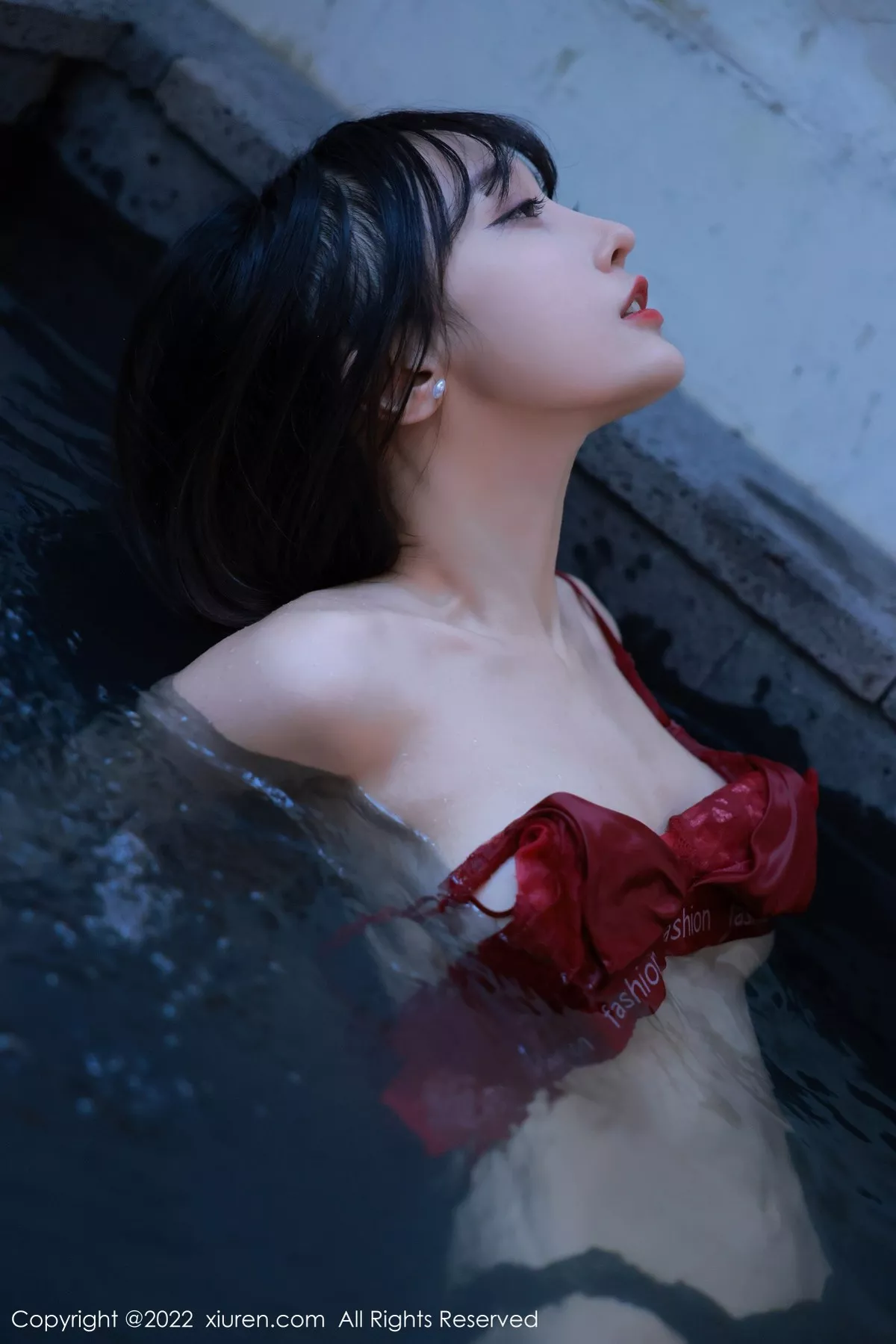 秀人集.com_[XiuRen秀人网]No.5283_模特玥儿玥er澳门旅拍半脱露红色蕾丝内衣秀完美身材诱惑写真52P