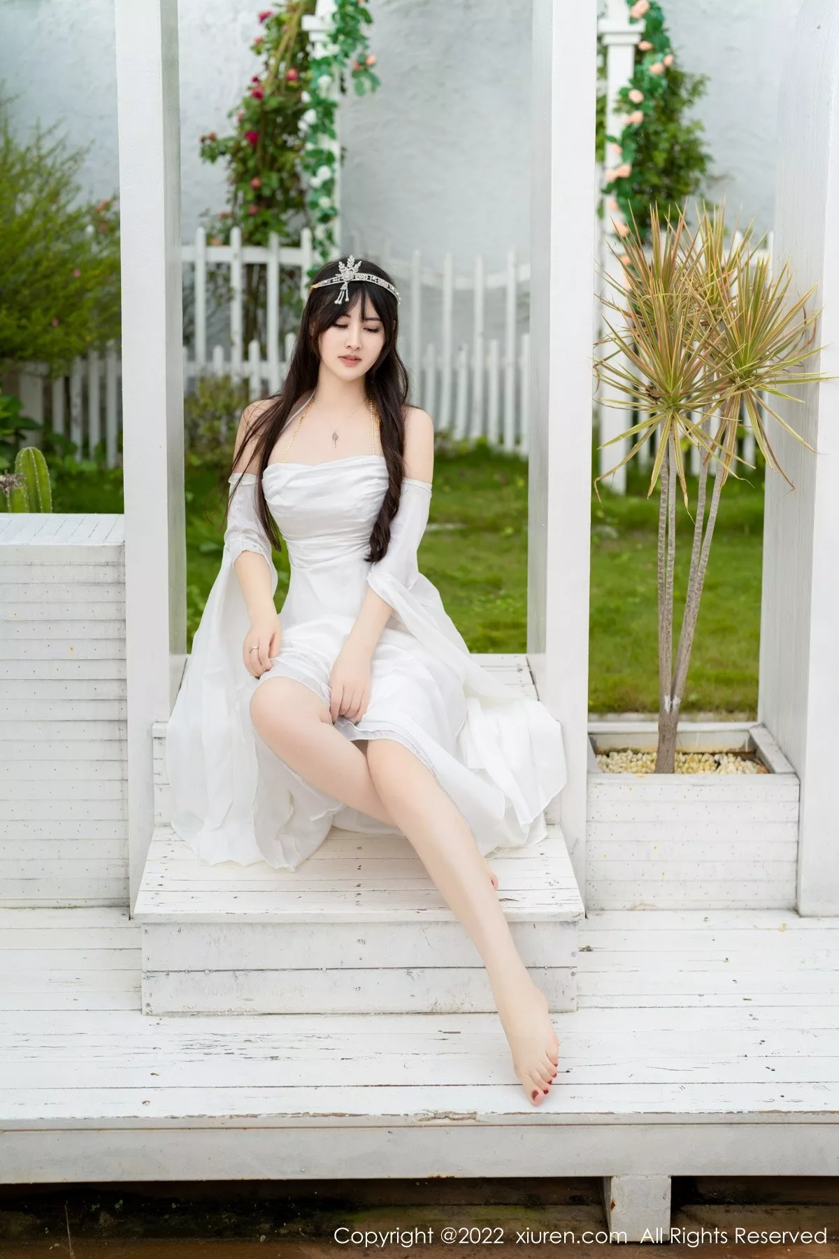 秀人集.com_[XiuRen秀人网]No.5288_模特诗诗kiki大理旅拍白色露肩长裙秀诱人金色内衣惹火诱惑写真59P