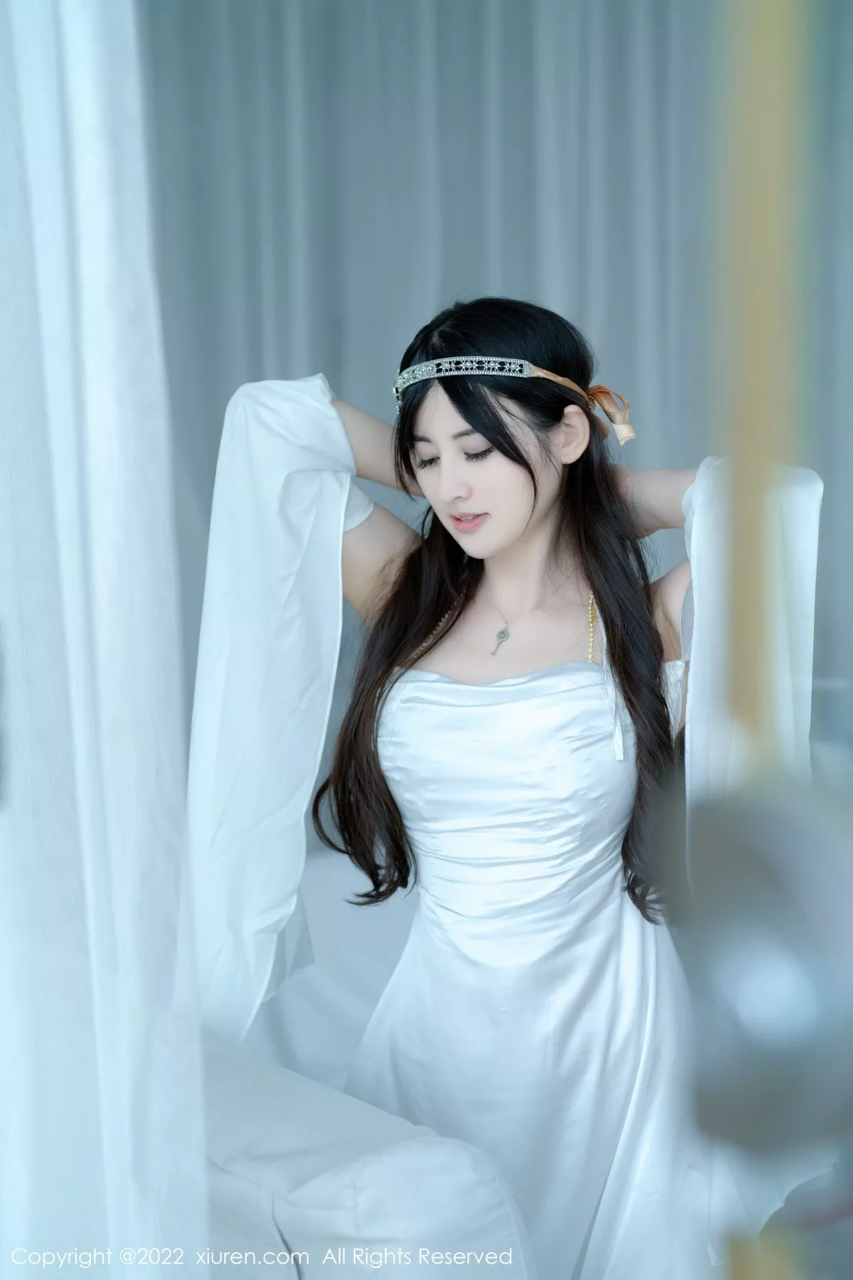 秀人集.com_[XiuRen秀人网]No.5288_模特诗诗kiki大理旅拍白色露肩长裙秀诱人金色内衣惹火诱惑写真59P