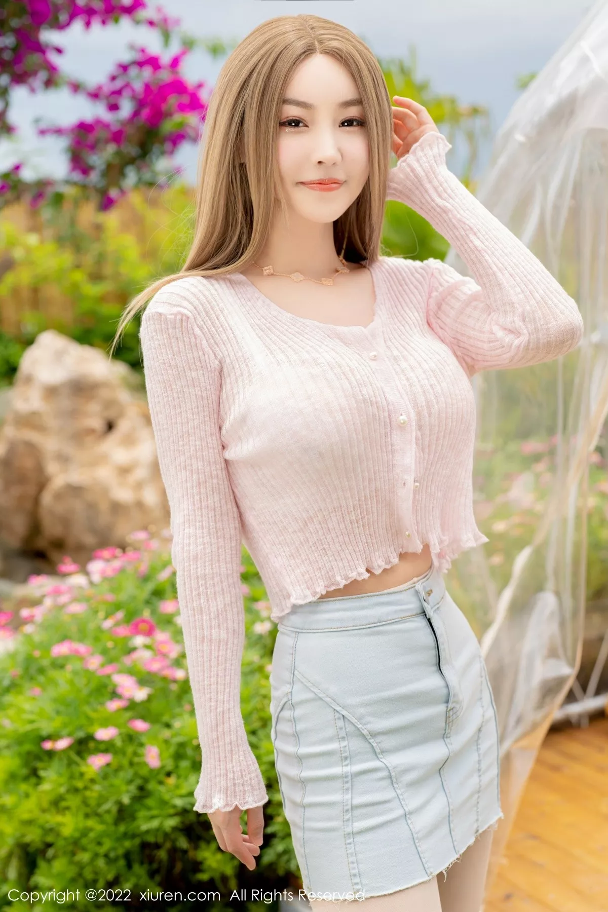 秀人集.com_[XiuRen秀人网]No.5295_女神朱可儿Flora大理旅拍粉色上衣配超薄无内肉丝撩人诱惑写真71P