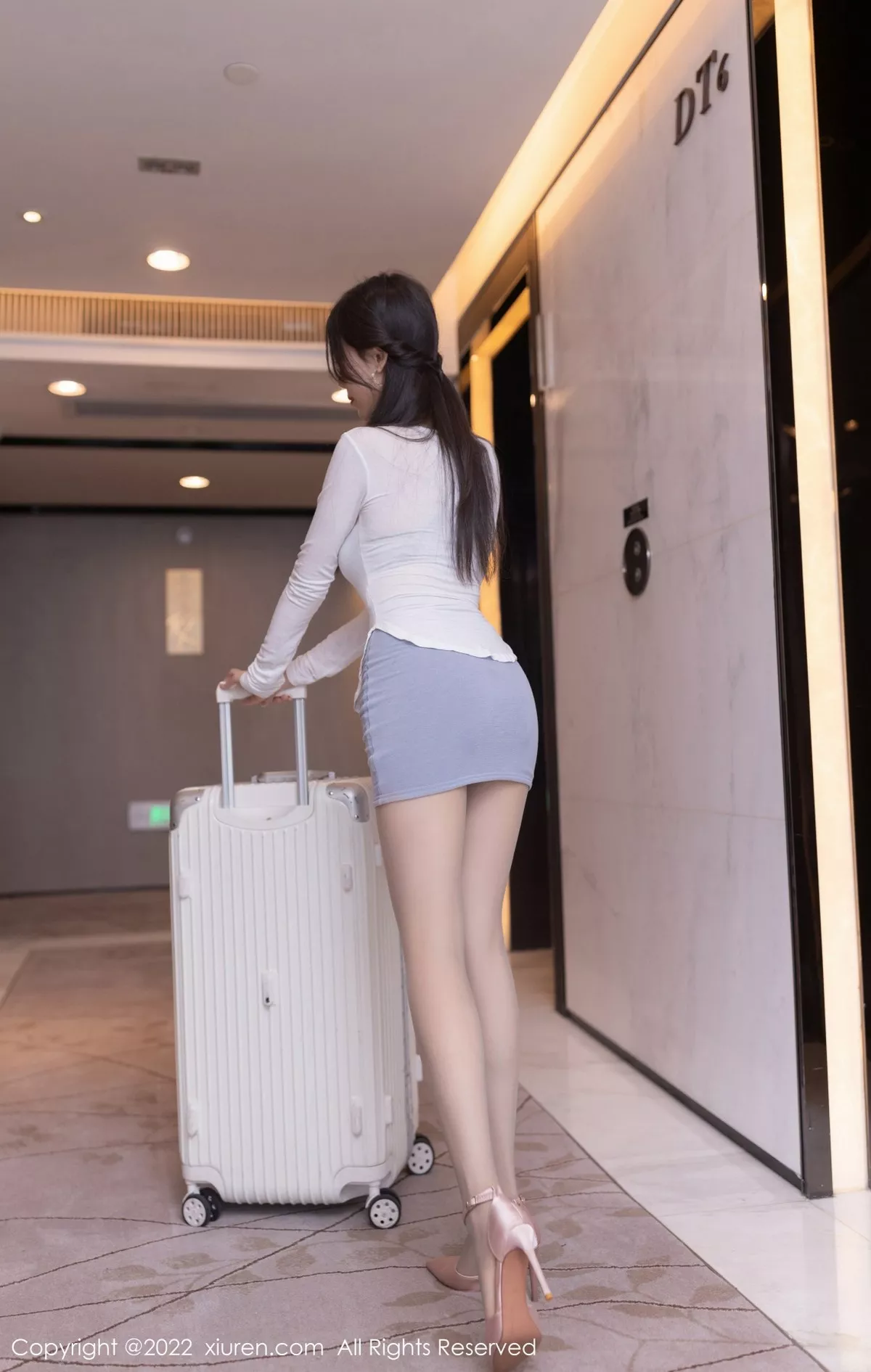 秀人集.com_[XiuRen秀人网]No.5305_模特利世性感白T配灰色短裙半脱露黑色内衣超薄灰丝诱惑写真79P