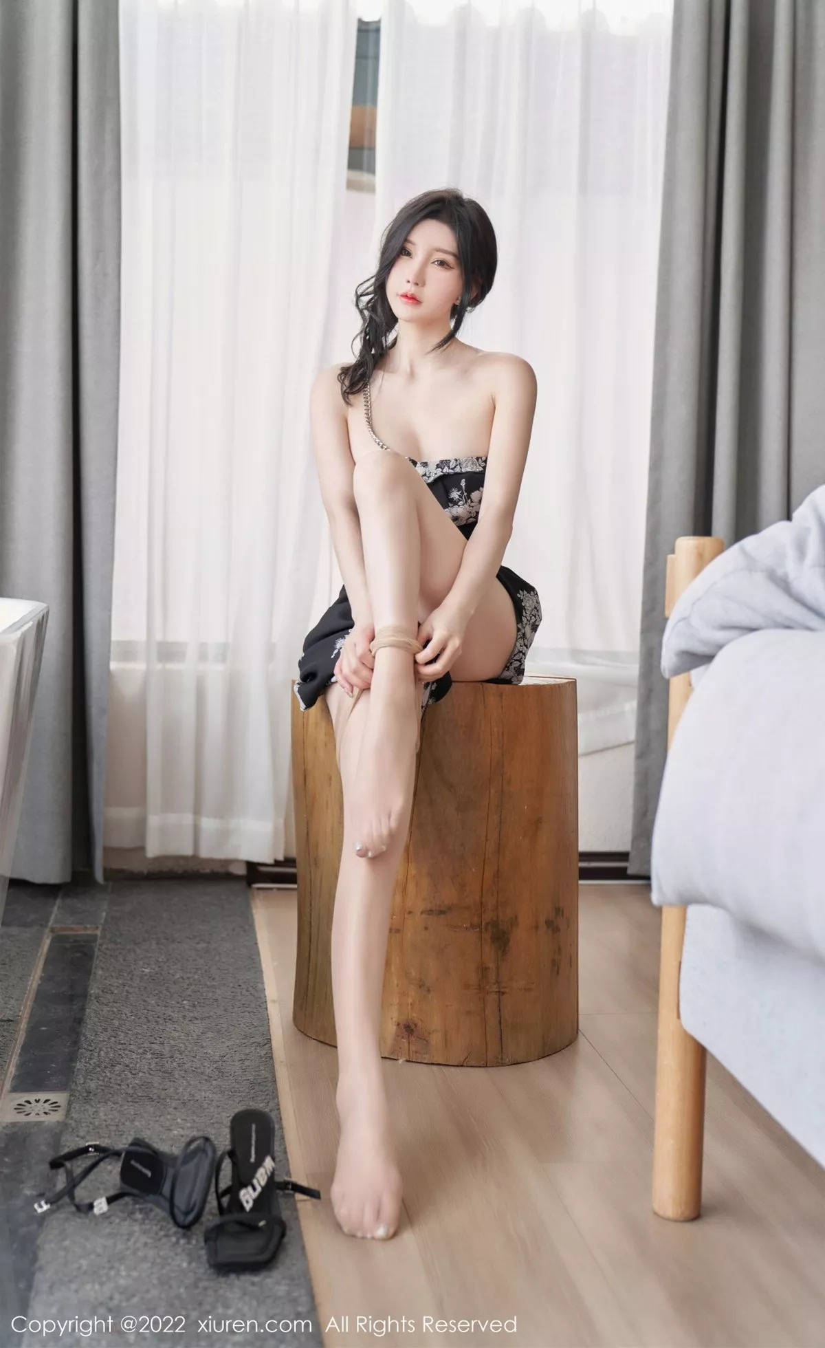 秀人集.com_[XiuRen秀人网]No.5307_女神周于希Sally心愿旅拍黑色露肩连衣长裙秀完美身材诱惑写真90P