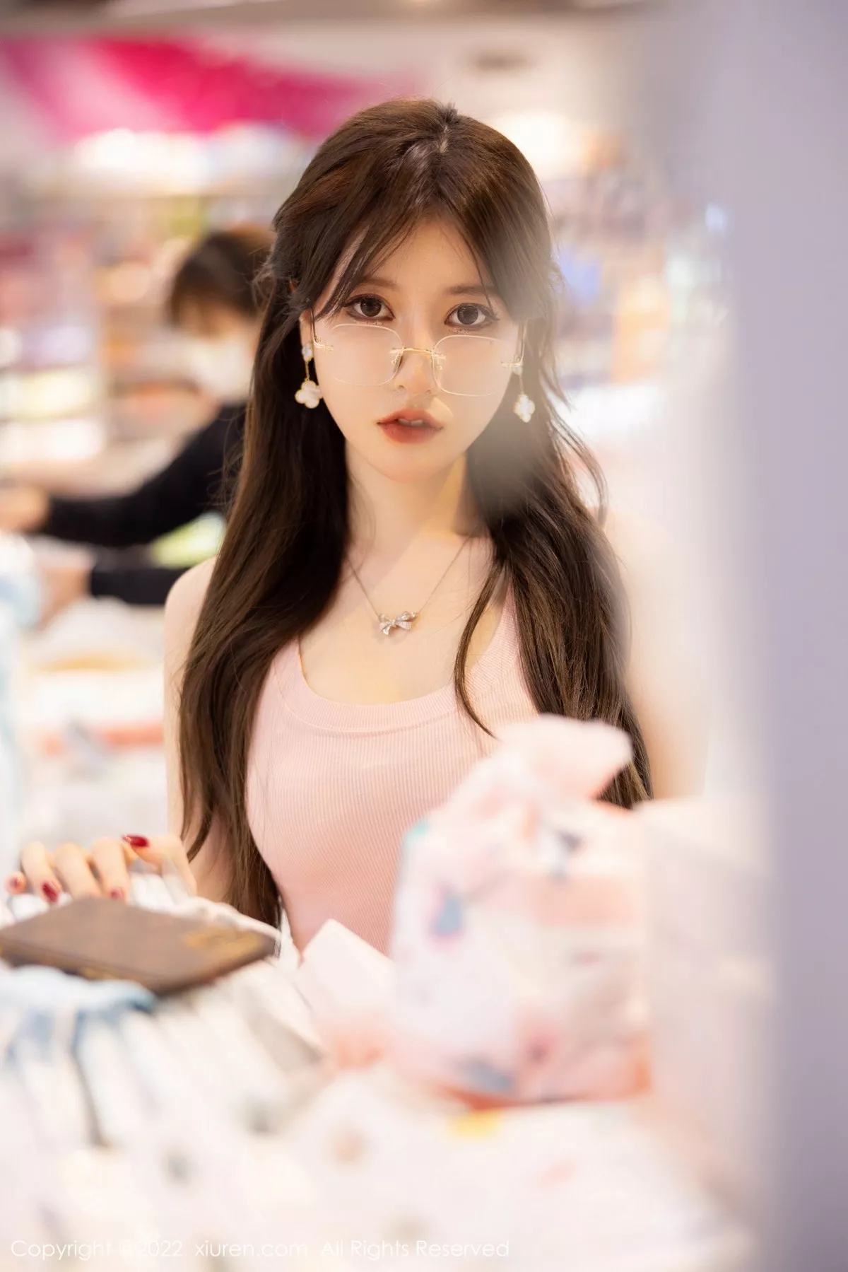 秀人集.com_[XiuRen秀人网]No.5306_模特美桃酱海南心愿旅拍粉色收身衣+私房白色女仆性感迷人写真73P