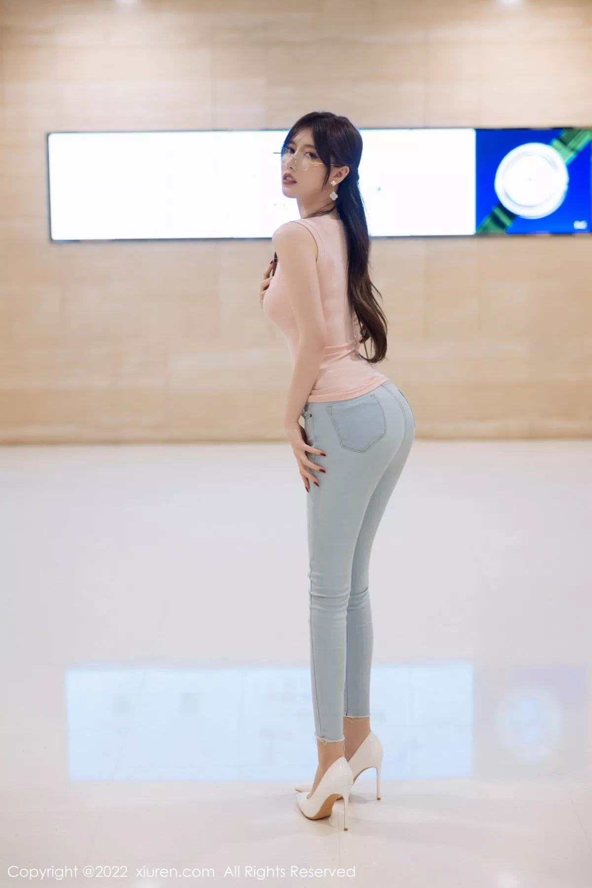 秀人集.com_[XiuRen秀人网]No.5306_模特美桃酱海南心愿旅拍粉色收身衣+私房白色女仆性感迷人写真73P