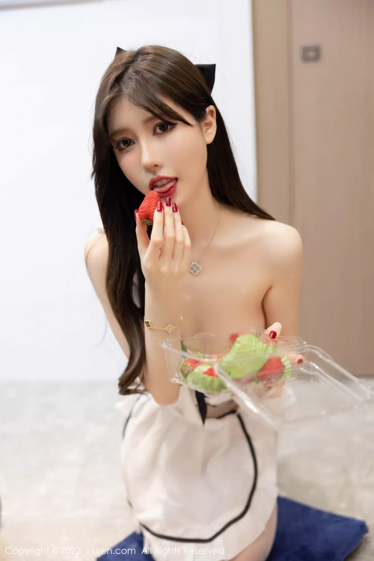 秀人集.com_[XiuRen秀人网]No.5306_模特美桃酱海南心愿旅拍粉色收身衣+私房白色女仆性感迷人写真73P