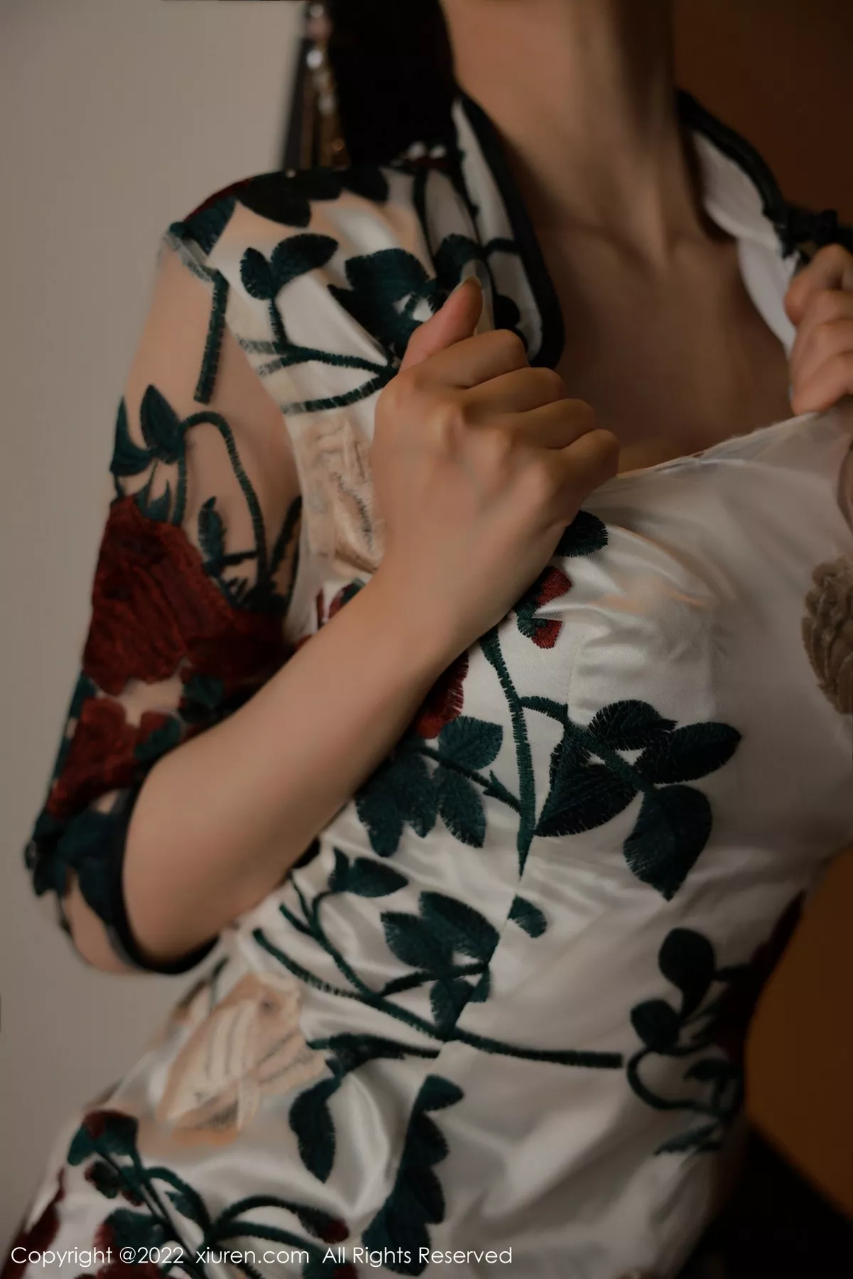 秀人集.com_[XiuRen秀人网]No.5199_模特玥儿玥er澳门旅拍半脱露黑色轻透内衣配超薄黑丝诱惑写真77P