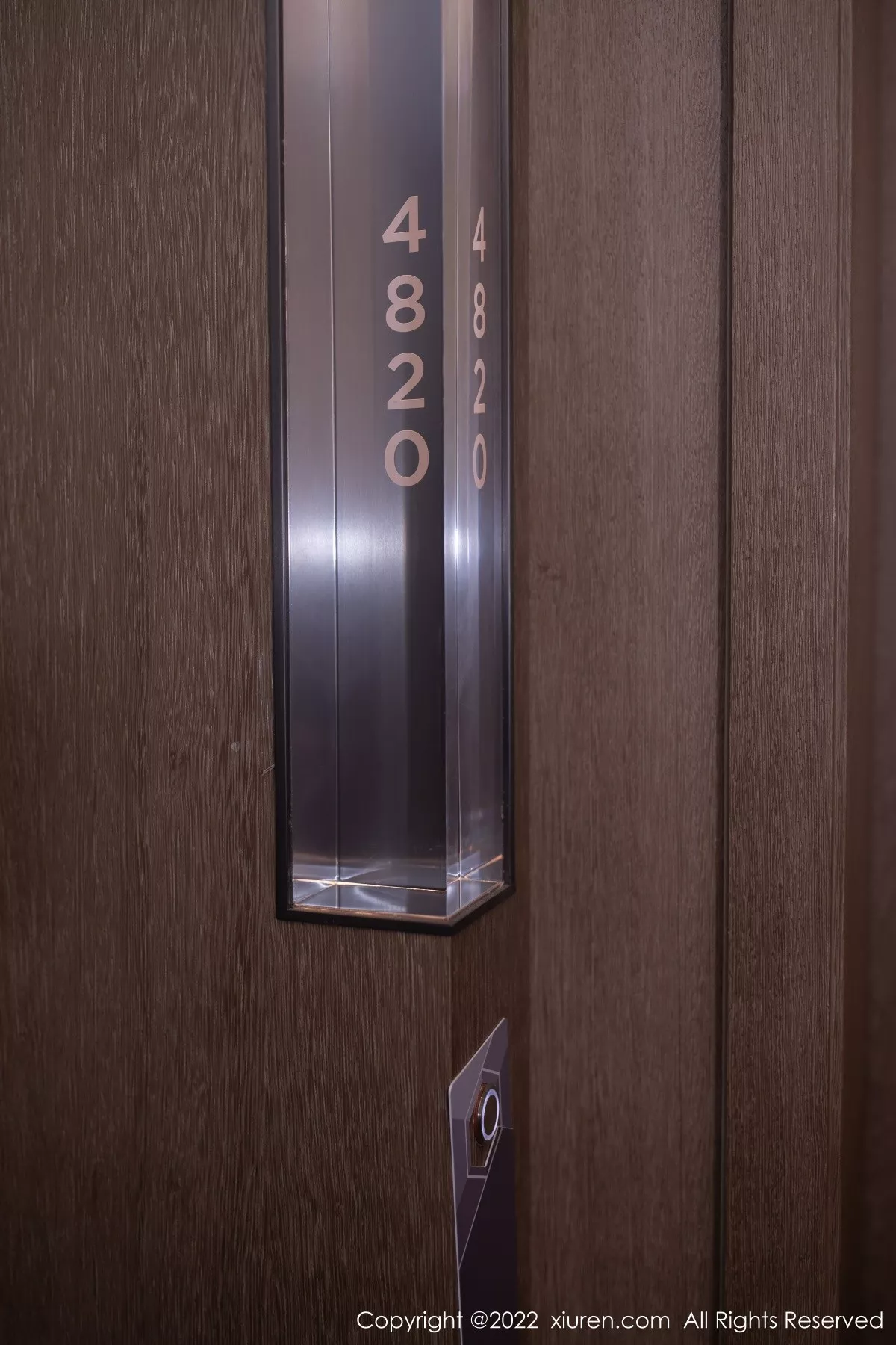 秀人集.com_[XiuRen秀人网]No.5206_模特利世酒店场景私房半脱露淡紫色蕾丝内衣原色丝袜诱惑写真94P