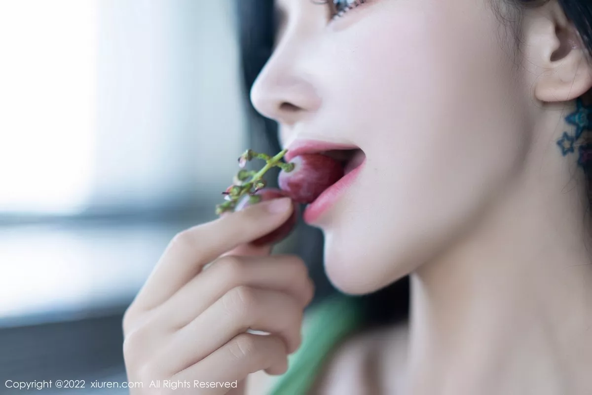 秀人集.com_[XiuRen秀人网]No.5357_女神刘钰儿私房性感绿色连衣裙配超薄无内肉丝惹火诱惑写真81P