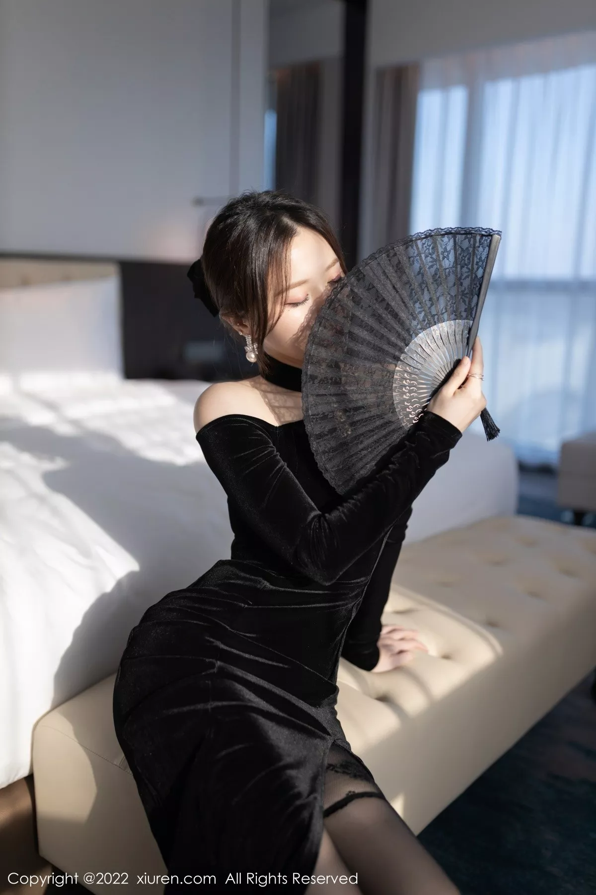 秀人集.com_[XiuRen秀人网]No.5362_模特鱼子酱Fish云南旅拍脱黑色露肩礼裙露蕾丝内衣迷人诱惑写真79P