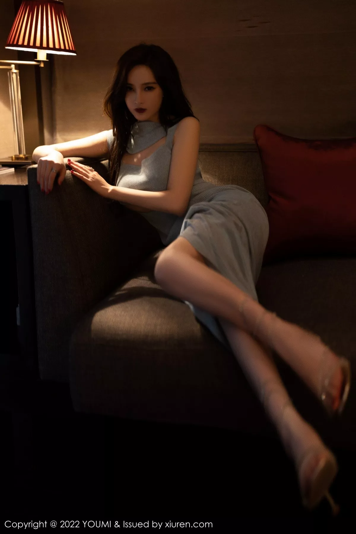 秀人集.com_[YouMi尤蜜荟]Vol.822_女神奶瓶土肥圆私房灰色镂空连衣长裙半撩秀翘臀迷人诱惑写真75P