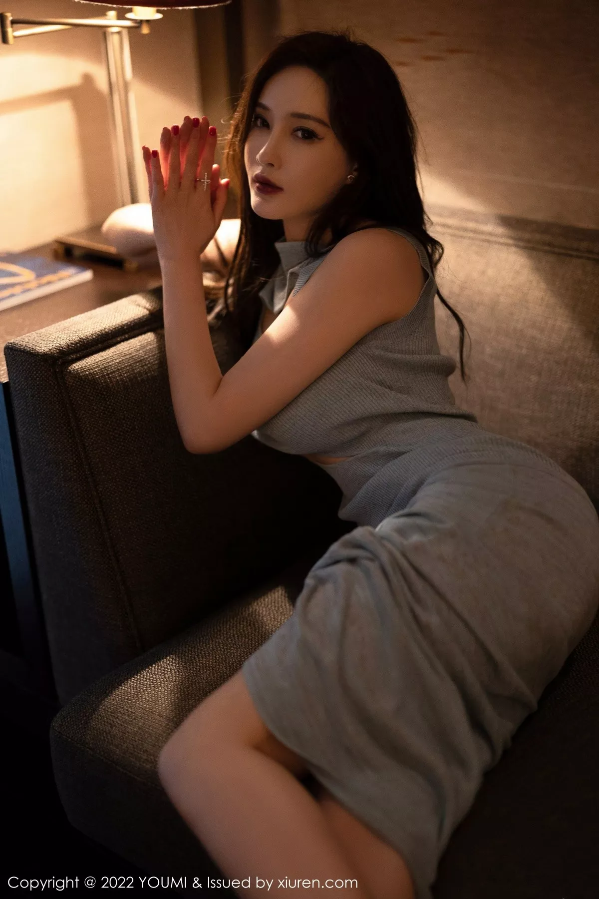 秀人集.com_[YouMi尤蜜荟]Vol.822_女神奶瓶土肥圆私房灰色镂空连衣长裙半撩秀翘臀迷人诱惑写真75P