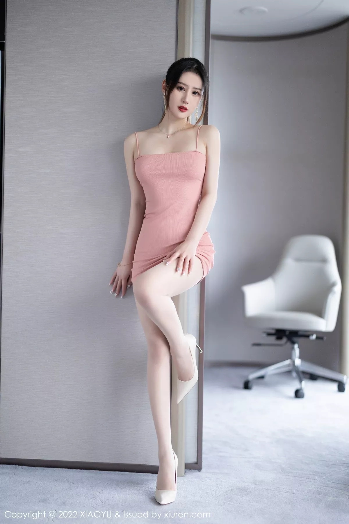 秀人集.com_[XiaoYu画语界]Vol.832_模特张欣欣粉色轻透衣配超薄肉丝+白色连体泳衣完美诱惑写真71P