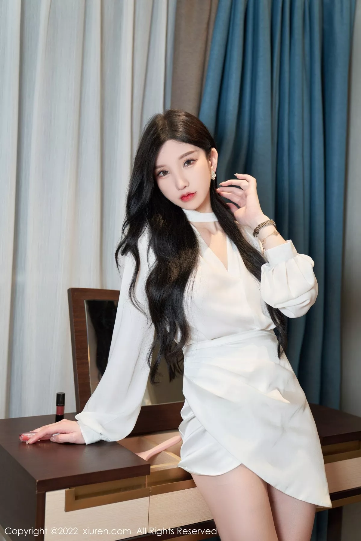 秀人集.com_[XiuRen秀人网]No.5381_女神周于希Sally私房简约白色服半脱露蕾丝内裤秀翘臀诱惑写真77P