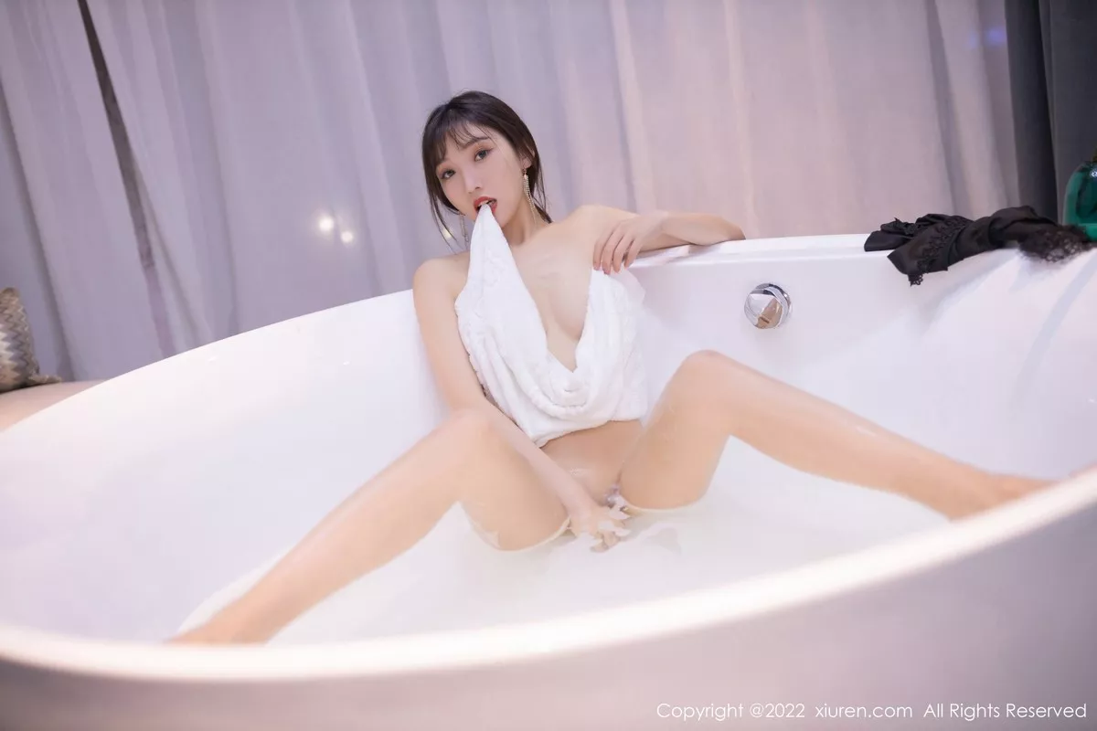 秀人集.com_[XiuRen秀人网]No.5389_模特陆萱萱浴缸场景性感黑色情趣服饰秀完美身材惹火诱惑写真64P