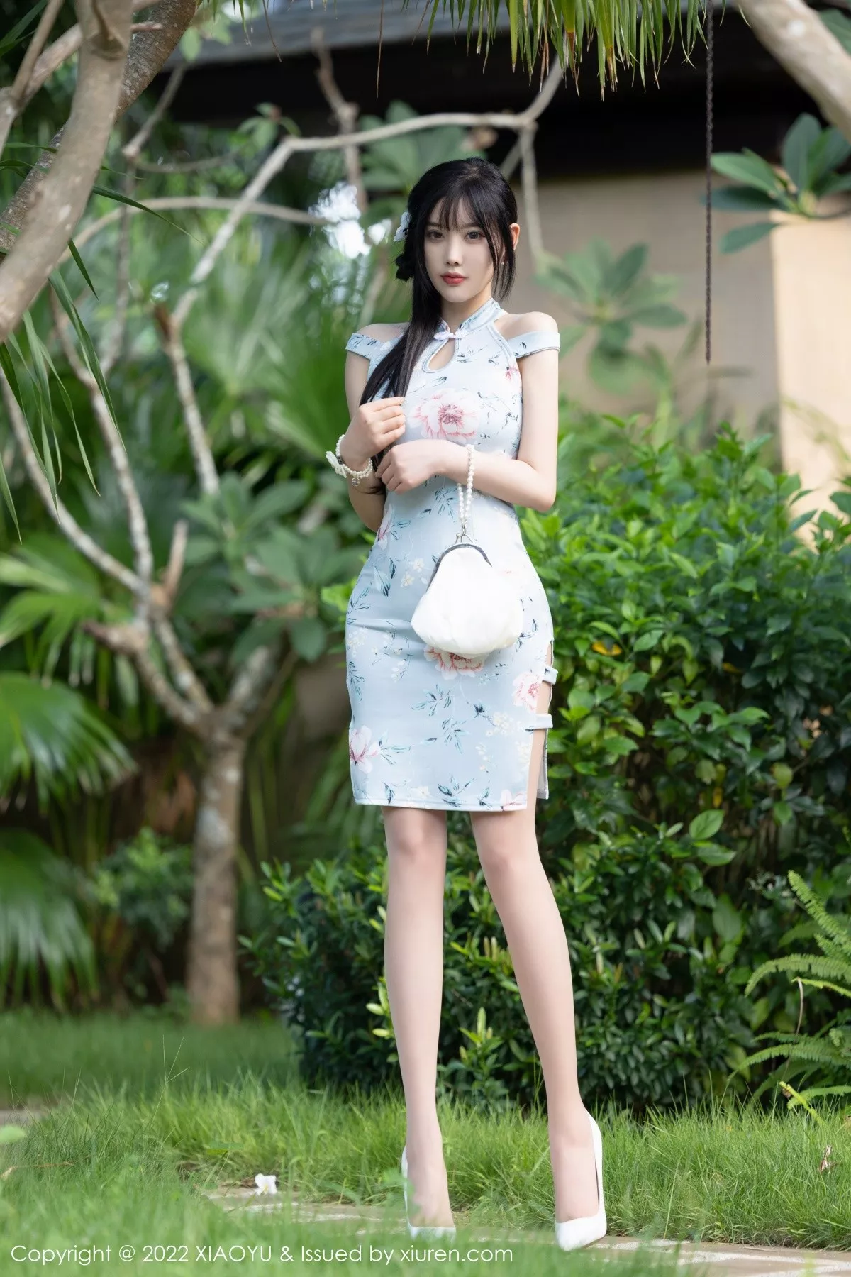 秀人集.com_[XiaoYu画语界]Vol.836_女神杨晨晨Yome户外淡蓝旗袍+室内轻透蕾丝睡衣惹火诱惑写真83P