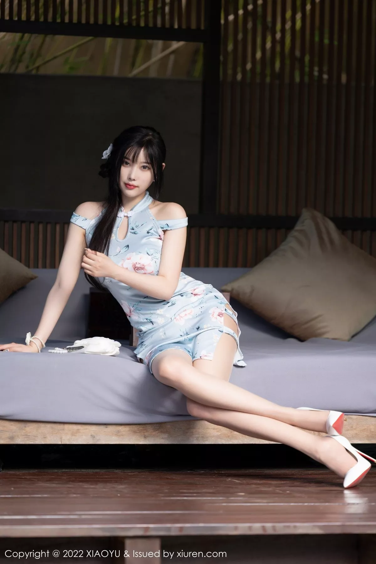 秀人集.com_[XiaoYu画语界]Vol.836_女神杨晨晨Yome户外淡蓝旗袍+室内轻透蕾丝睡衣惹火诱惑写真83P