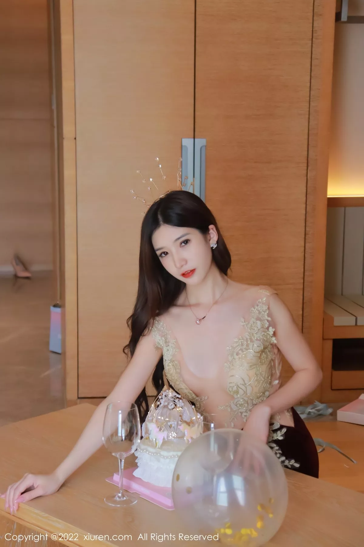 秀人集.com_[XiuRen秀人网]No.5427_模特hebe韩心雨香格里拉旅拍脱连衣裙露丁字裤秀翘臀诱惑写真52P