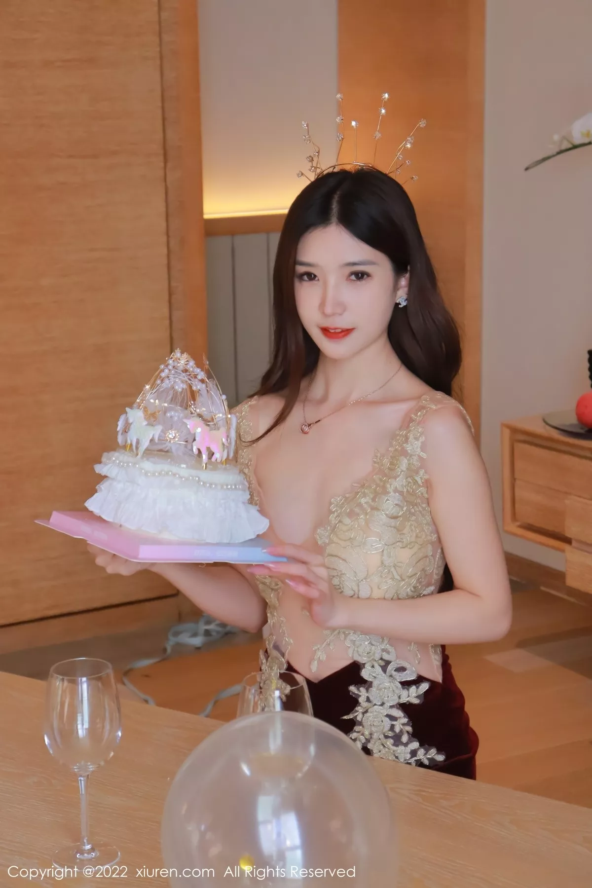 秀人集.com_[XiuRen秀人网]No.5427_模特hebe韩心雨香格里拉旅拍脱连衣裙露丁字裤秀翘臀诱惑写真52P