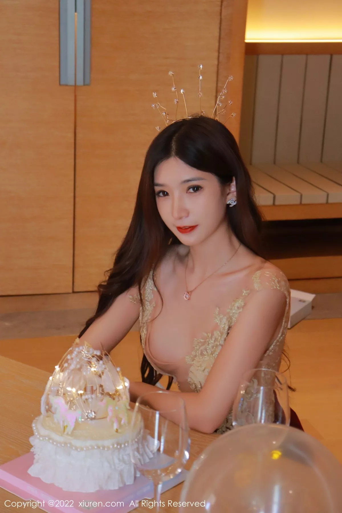 秀人集.com_[XiuRen秀人网]No.5427_模特hebe韩心雨香格里拉旅拍脱连衣裙露丁字裤秀翘臀诱惑写真52P