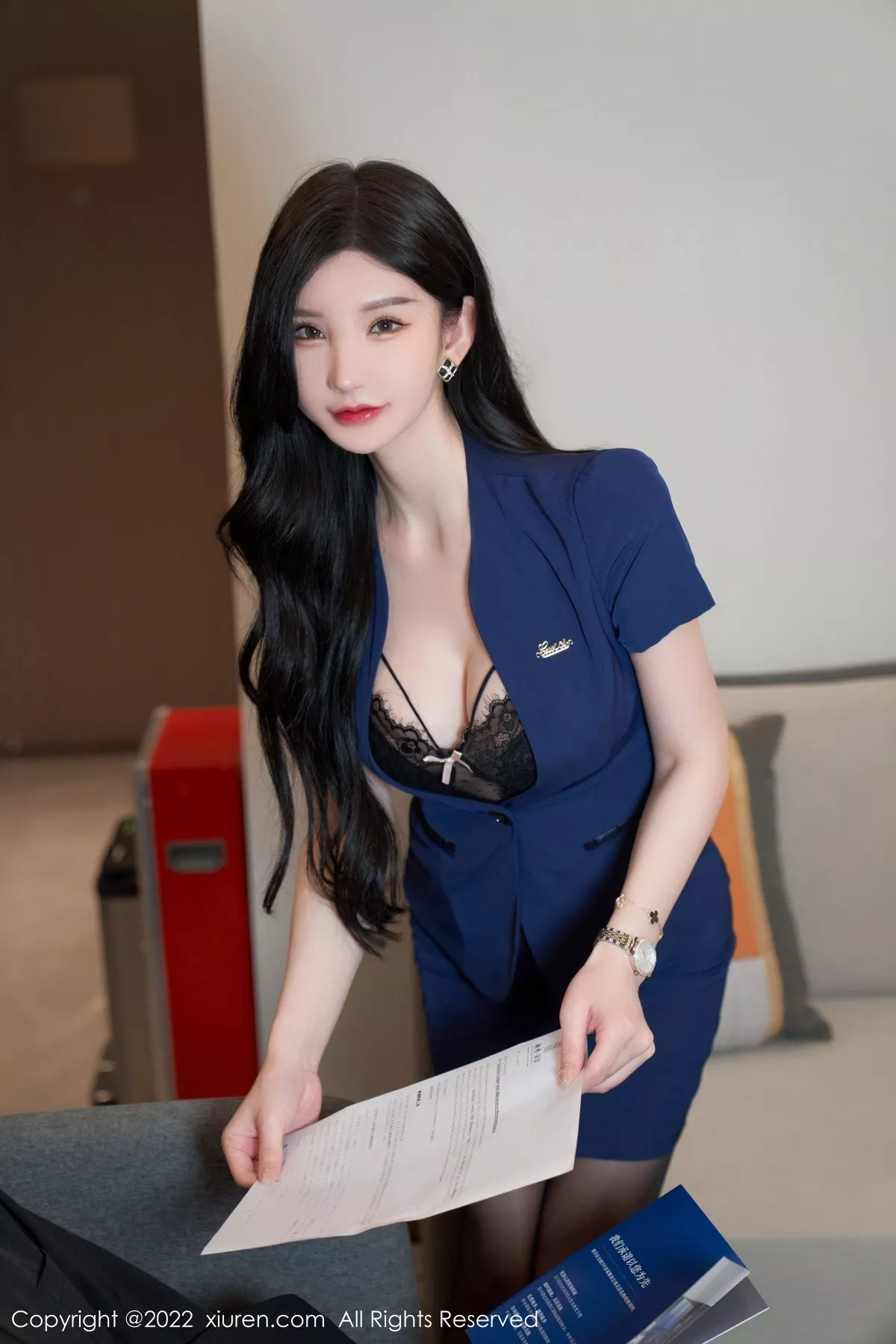 秀人集.com_[XiuRen秀人网]No.5324_女神周于希Sally心愿旅拍脱蓝色职业装露黑色蕾丝内衣诱惑写真81P