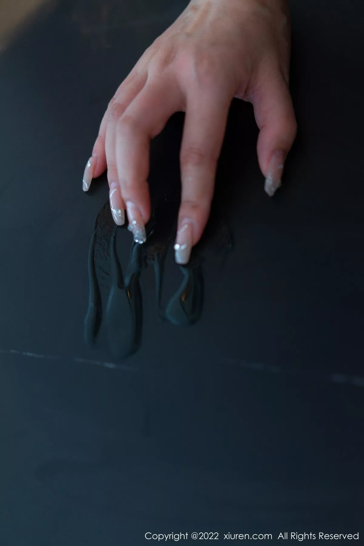 秀人集.com_[XiuRen秀人网]No.5449_模特laura阿姣私房浴室黑色吊带连衣短裙配超薄黑丝诱惑写真60P