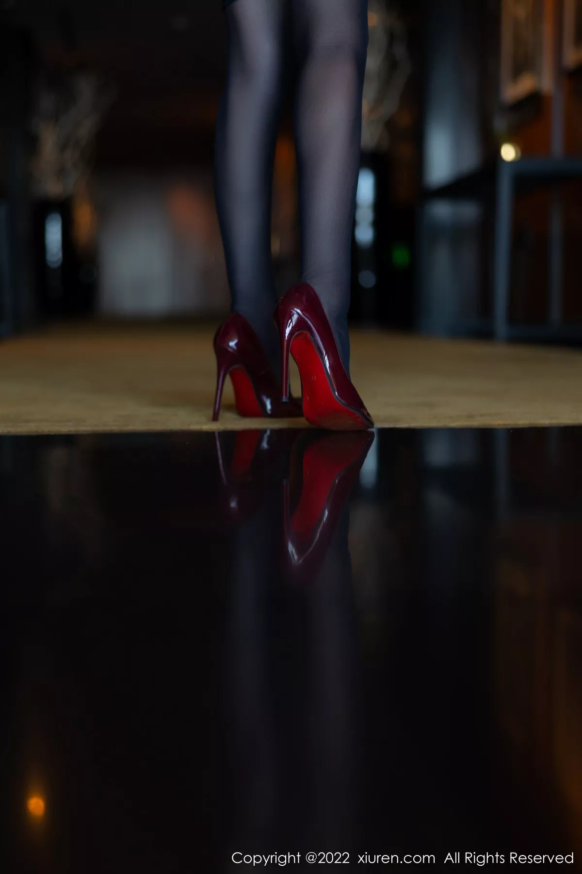 秀人集.com_[XiuRen秀人网]No.5455_模特美七Mia西双版纳旅拍露肩短装配黑短裙秀惹火身材诱惑写真75P